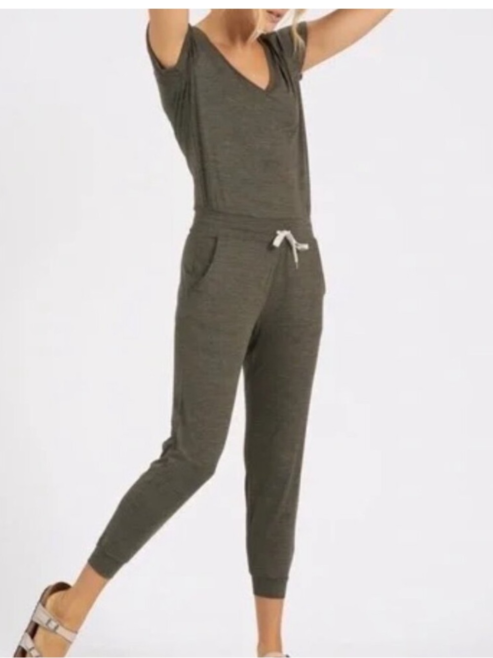 Vuori All Day Short Sleeve Jogger
Jumpsuit Heather Olive Green  XS